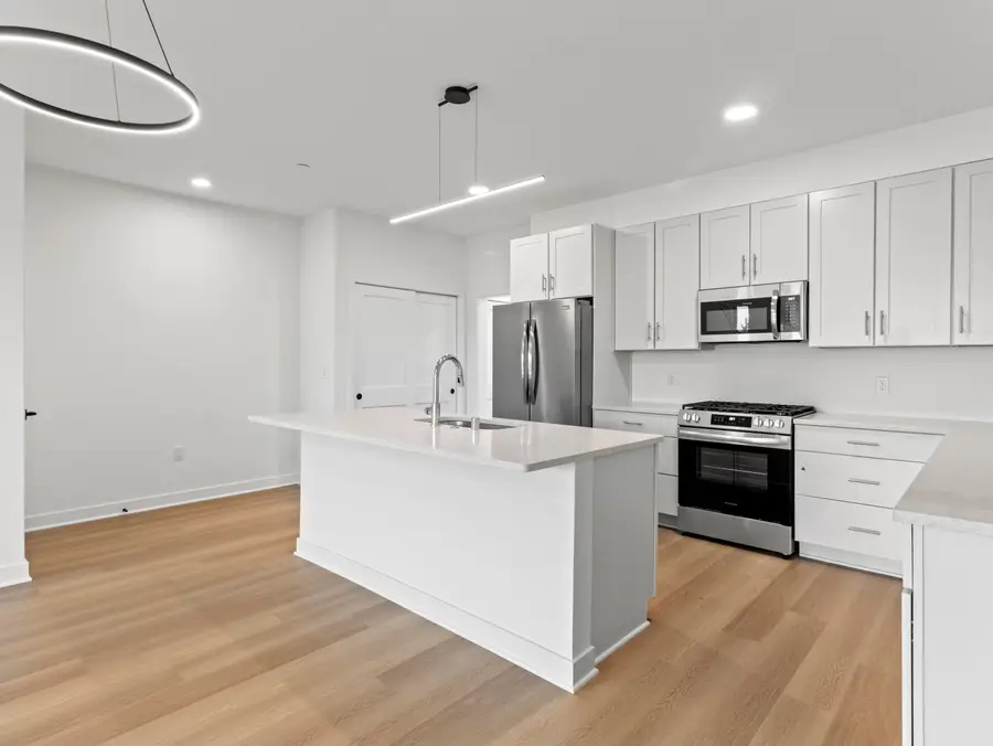 4163 E Hemlock Dr, Oak Creek, WI 53154 - Image #2