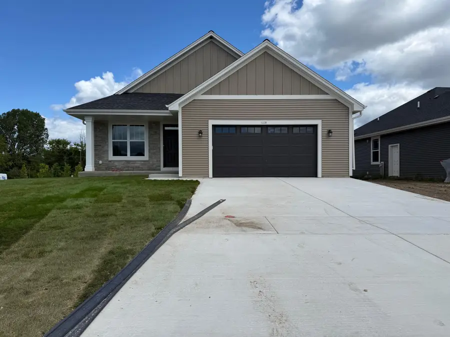 1136 Oxbow Ct, Pewaukee, WI 53072 - Image #2