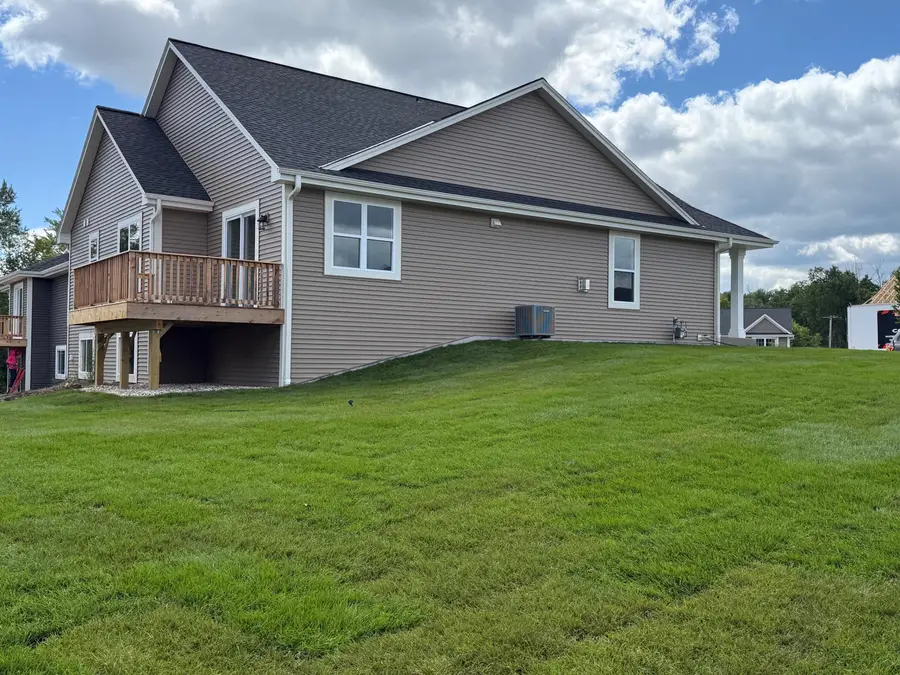 1136 Oxbow Ct, Pewaukee, WI 53072 - Image #3