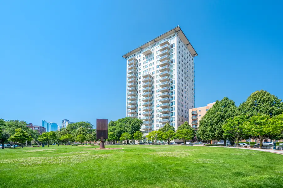 1313 N Franklin Pl, Milwaukee, WI 53202 - Image #2