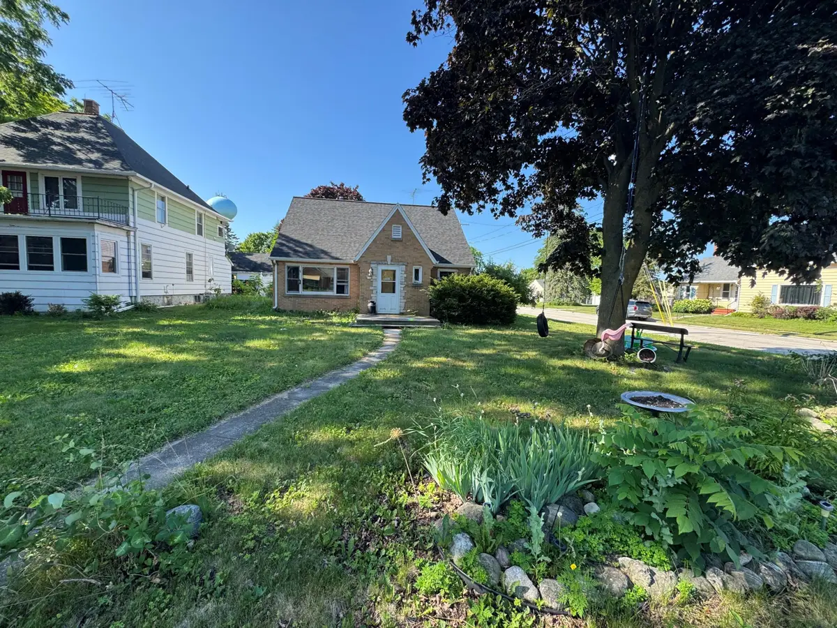 155 W Union Ave, Cedar Grove, WI 53013 - Image #1