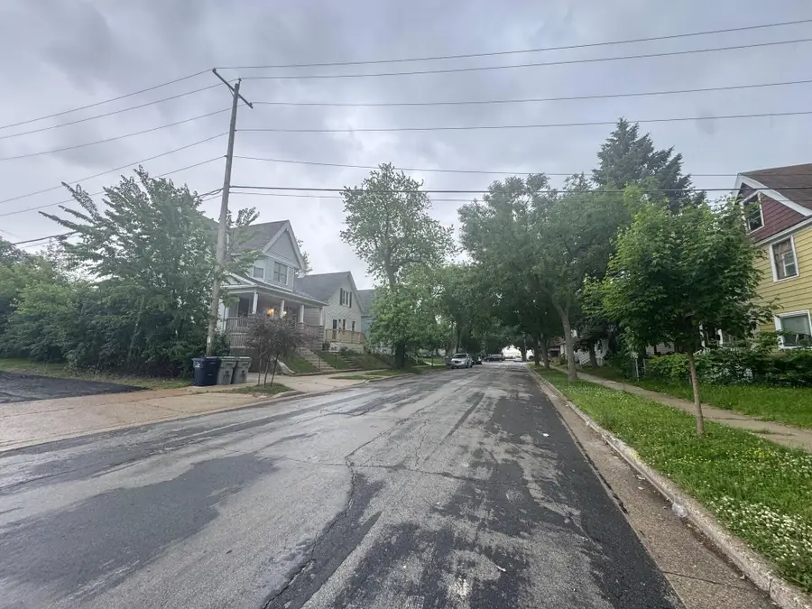 323 N 36th St, Milwaukee, WI 53208 - Image #2