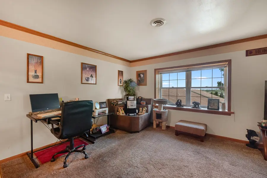 947 Broadmoore Dr, Hartford, WI 53027 - Image #3