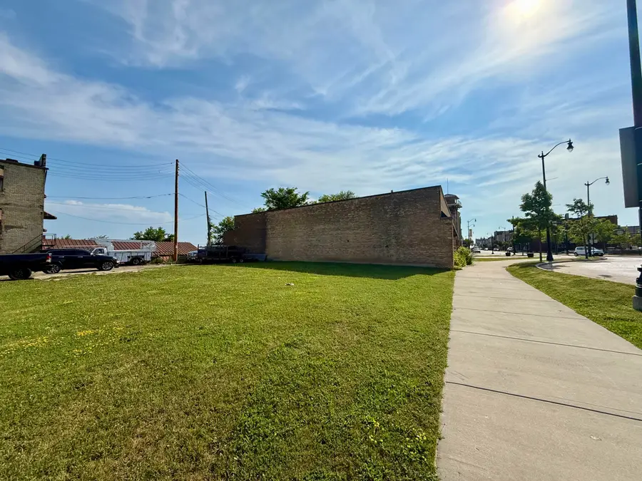 716 6th St, Racine, WI 53403 - Image #2