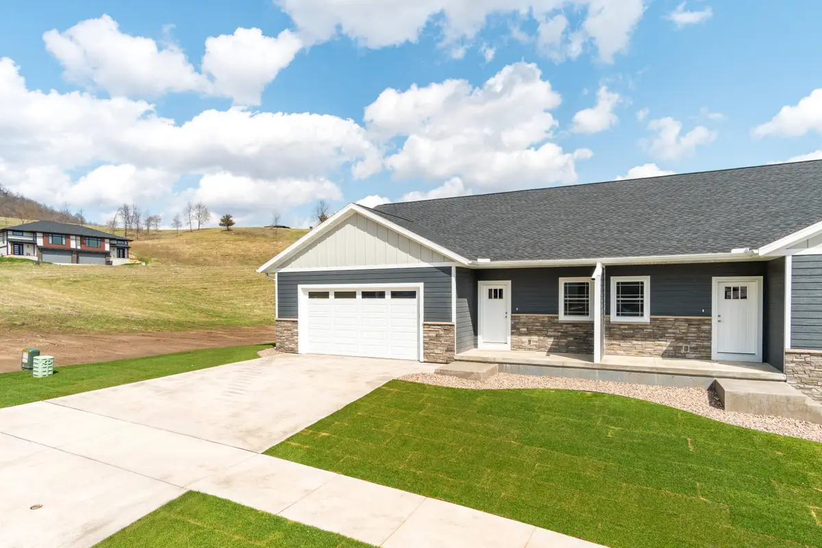 4060 Brooke Elizabeth Dr, Onalaska, WI 54650 - Image #1