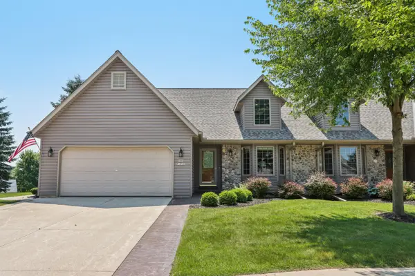 W203N16184 Pin Oak Cir, Jackson, WI 53037