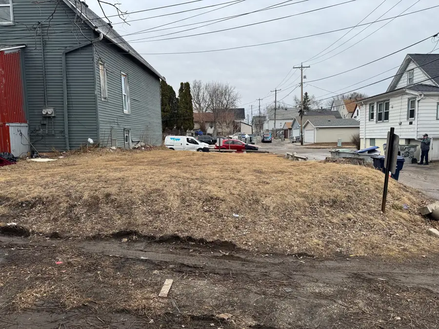 1123 W Rogers St, Milwaukee, WI 53204 - Image #2