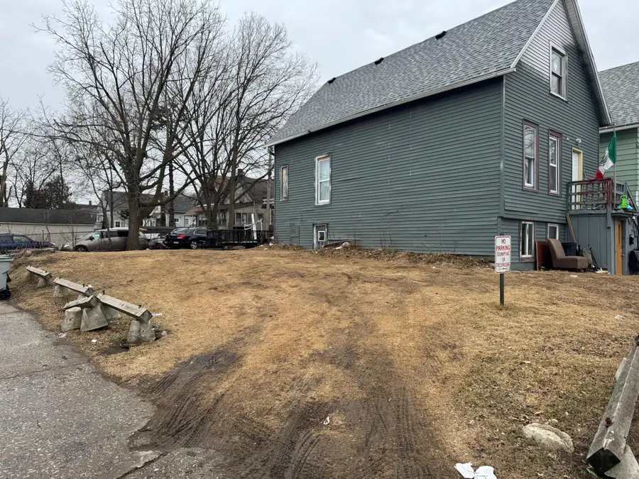 1123 W Rogers St, Milwaukee, WI 53204 - Image #3