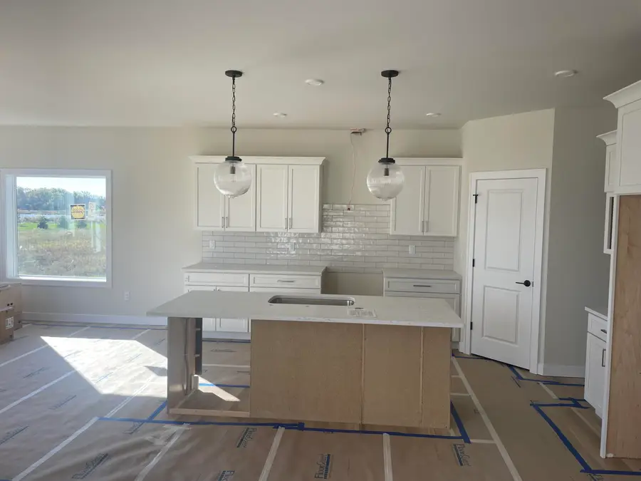 W221N4564 Timber Ct, Pewaukee, WI 53072 - Image #2