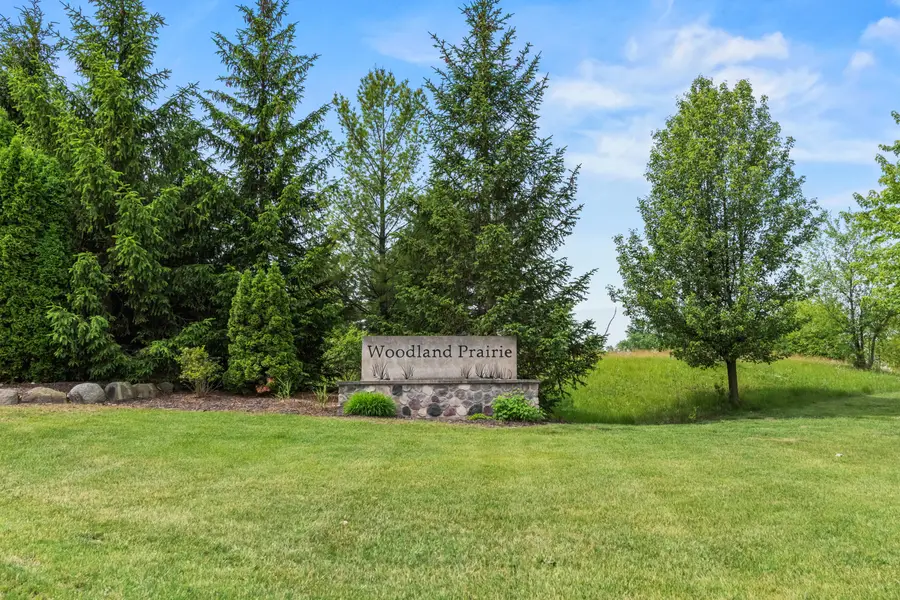 6749 S Prairiewood Ln, Franklin, WI 53132 - #2