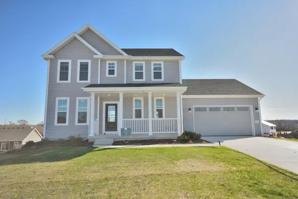 605 Standing Stone Dr, Waukesha, WI 53189