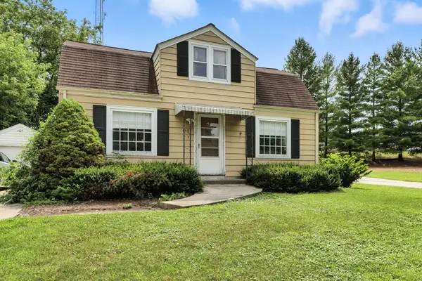 615 Roosevelt Dr, West Bend, WI 53090