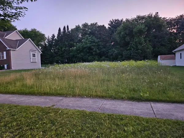 1503 Red Oak Dr, Hartford, WI 53027