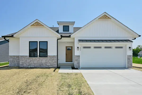 1106 Tamarack St, Delavan, WI 53115