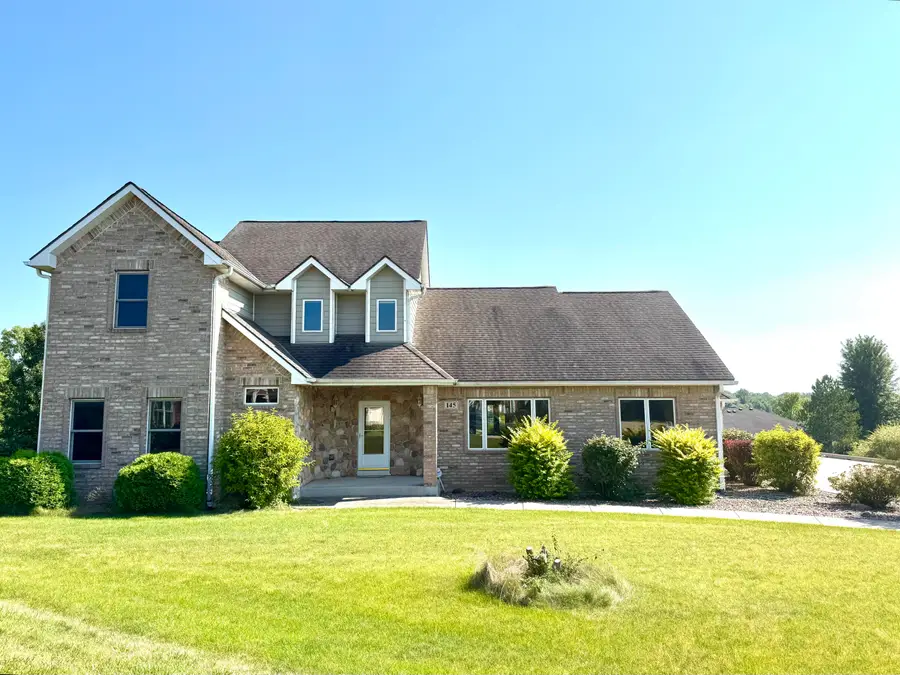 145 Victoria Cir, Union Grove, WI 53182 - Image #2