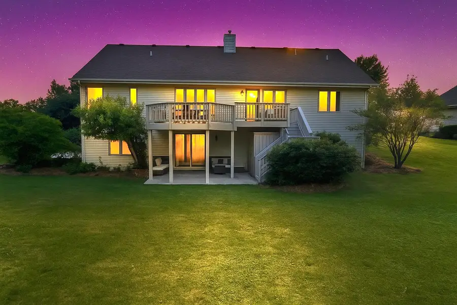 6180 Preston Ln, New Berlin, WI 53151 - Image #2