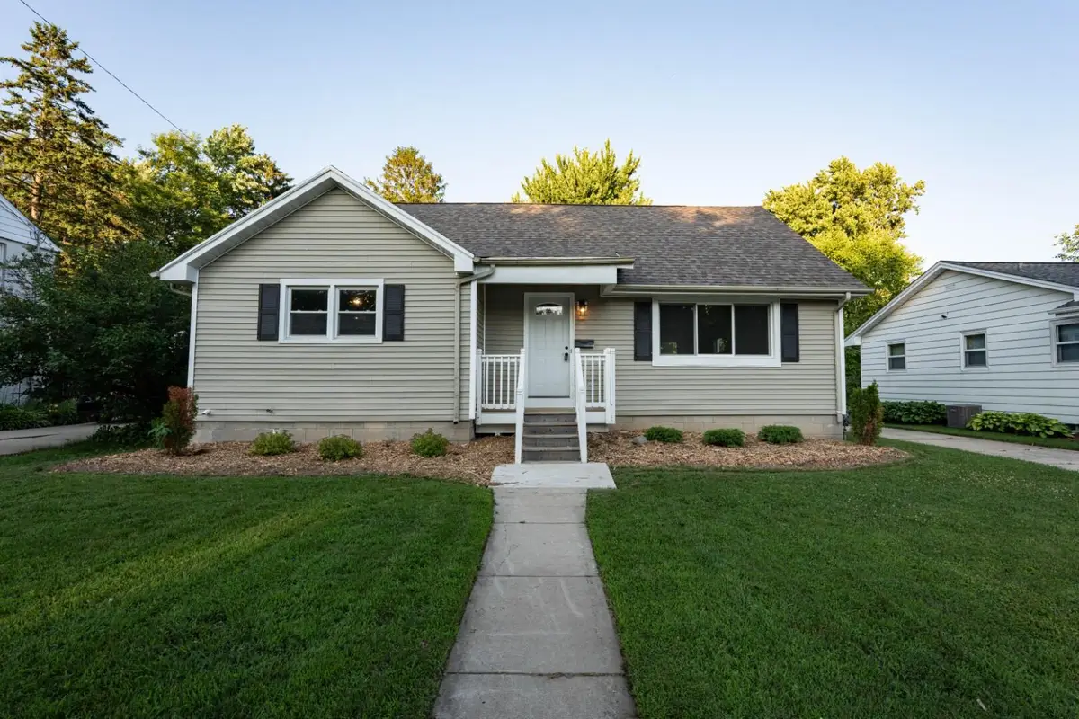 1153 N 11th Ave, West Bend, WI 53090 - Image #1