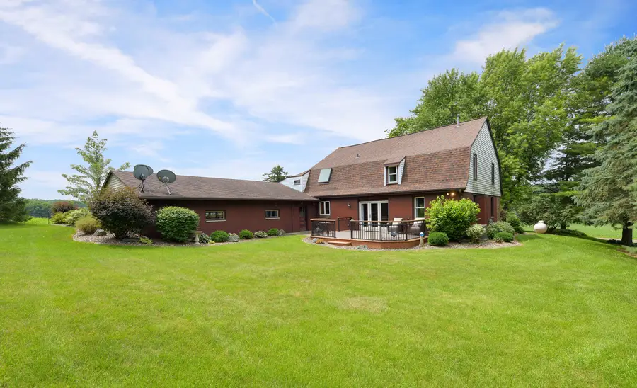 9080 Hickory Dr, Kewaskum, WI 53040 - Image #2