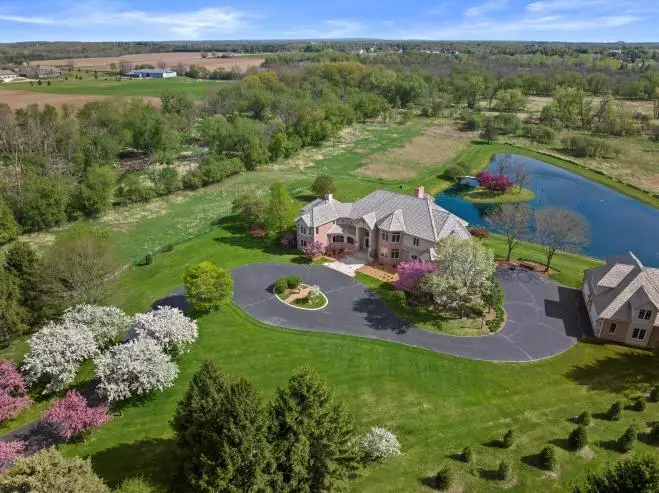 N84W36411 Riverwood Ln, Oconomowoc, WI 53066 - Image #2