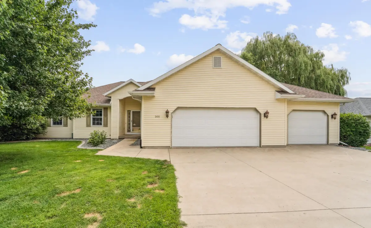 305 Morgan Ln, Beaver Dam, WI 53916 - Image #1