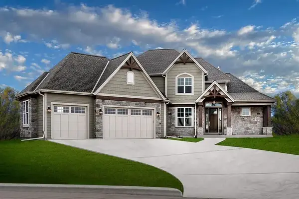 W214N6672 Fairview Dr, Menomonee Falls, WI 53046