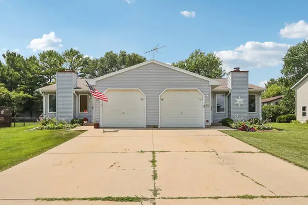 622 N Sandy Ln, Elkhorn, WI 53121