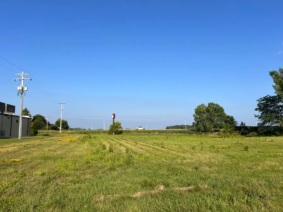 260 Highland Dr, Fredonia, WI 53021 - Image #2