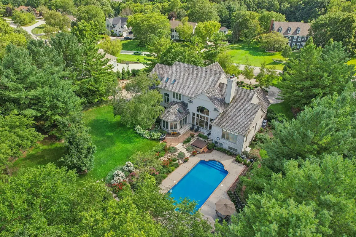 N28W30264 Red Hawk Ct, Delafield Town, WI 53072 - Image #1