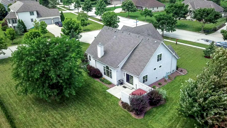 9729 W Prairie Grass Way, Franklin, WI 53132 - Image #3