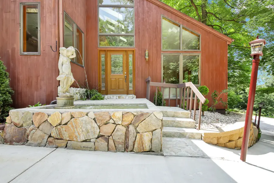 16645 Tanglewood Dr, Brookfield, WI 53005 - Image #2