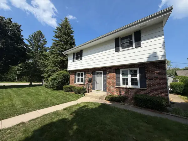 4934 N Mohawk Ave, Glendale, WI 53217