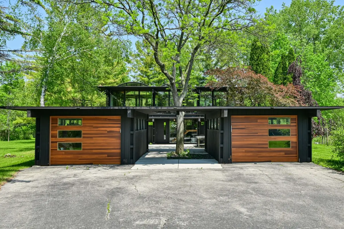 9470 N Sleepy Hollow Ln, Bayside, WI 53217 - Image #1