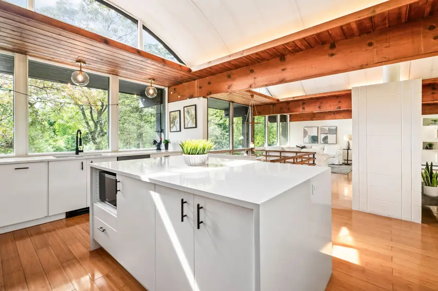 9470 N Sleepy Hollow Ln, Bayside, WI 53217 - Image #3