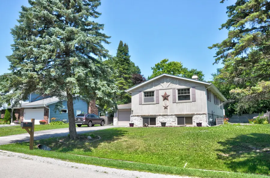 8124 Gina Dr, Mount Pleasant, WI 53406 - Image #2