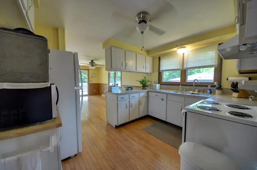 8124 Gina Dr, Mount Pleasant, WI 53406 - Image #3