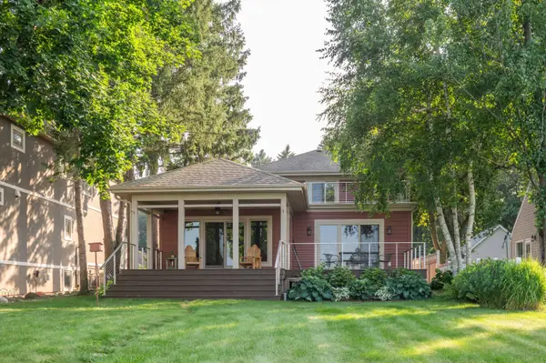 W352N6080 Bauers Ln, Oconomowoc, WI 53066