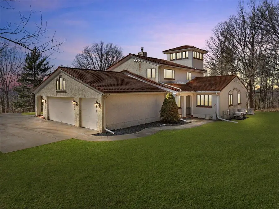 5820 E Waterford Rd, Hartford, WI 53027 - Image #2