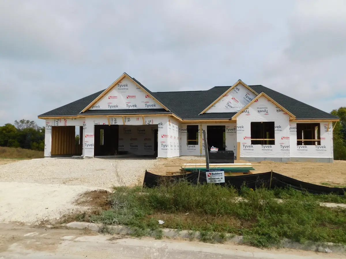 280 Candleberry Ln, Grafton, WI 53024 - Image #1