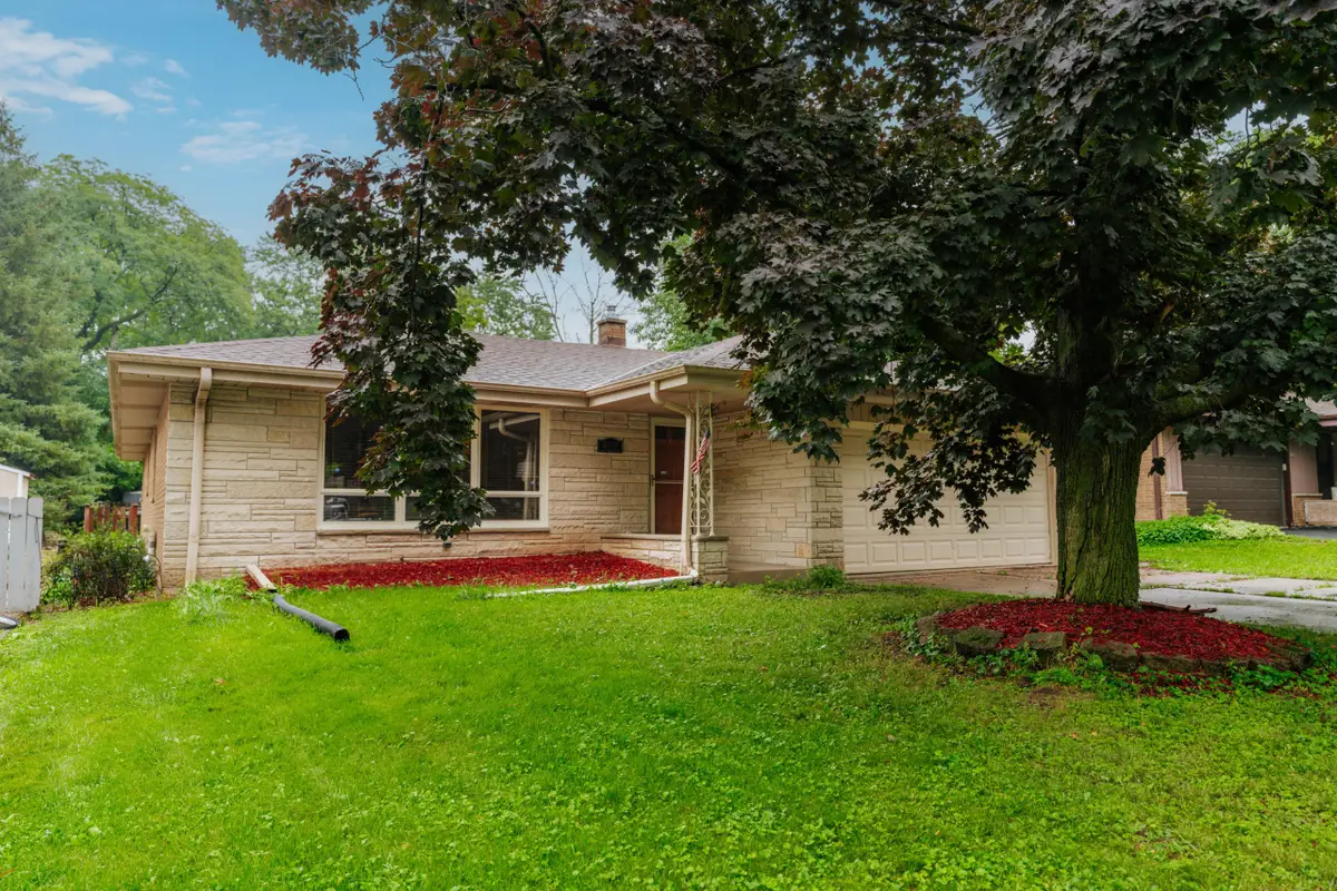 4212 N 95th St, Wauwatosa, WI 53222 - Image #1