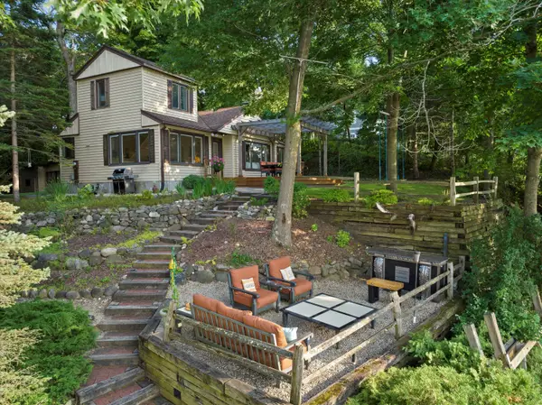 W329N6495 Forest Dr, Merton, WI 53029