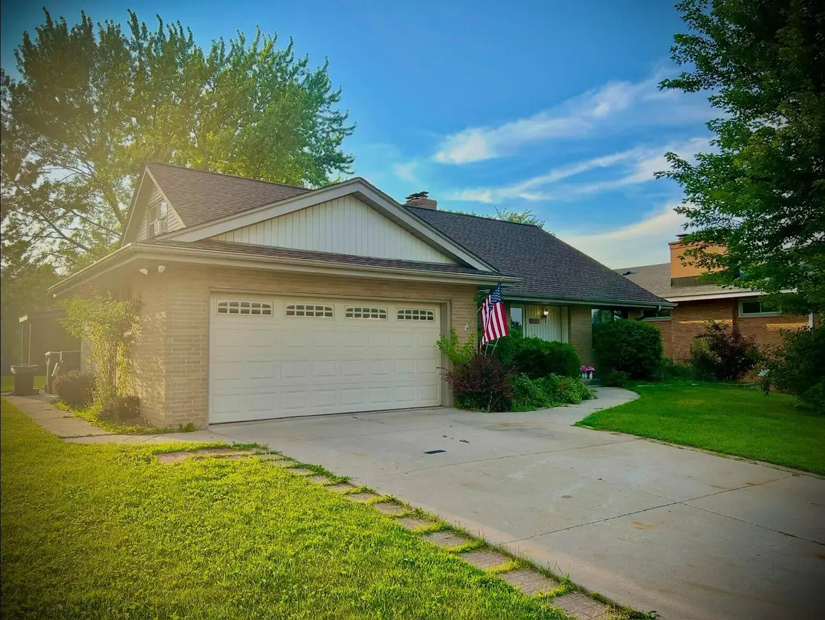 3239 S 121st St, West Allis, WI 53227 - Image #1