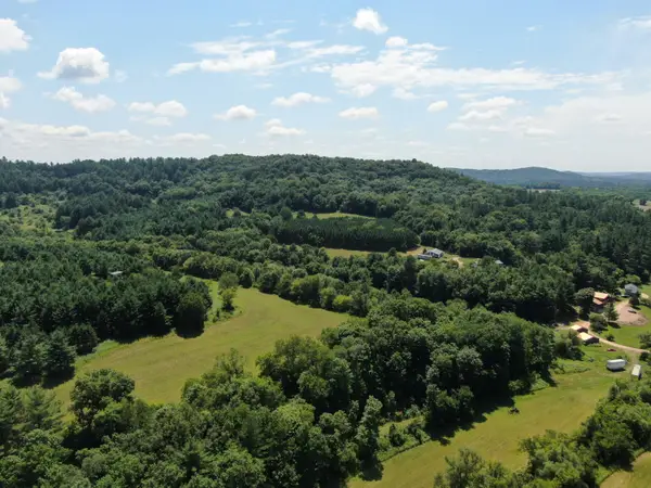 000 Drake Ln, Henrietta, WI 53924