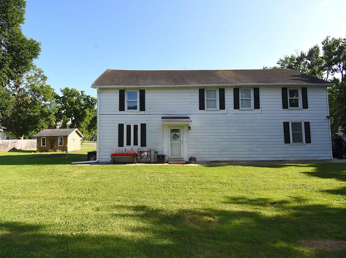 1519 Center St, Lyons, WI 53105 - #1