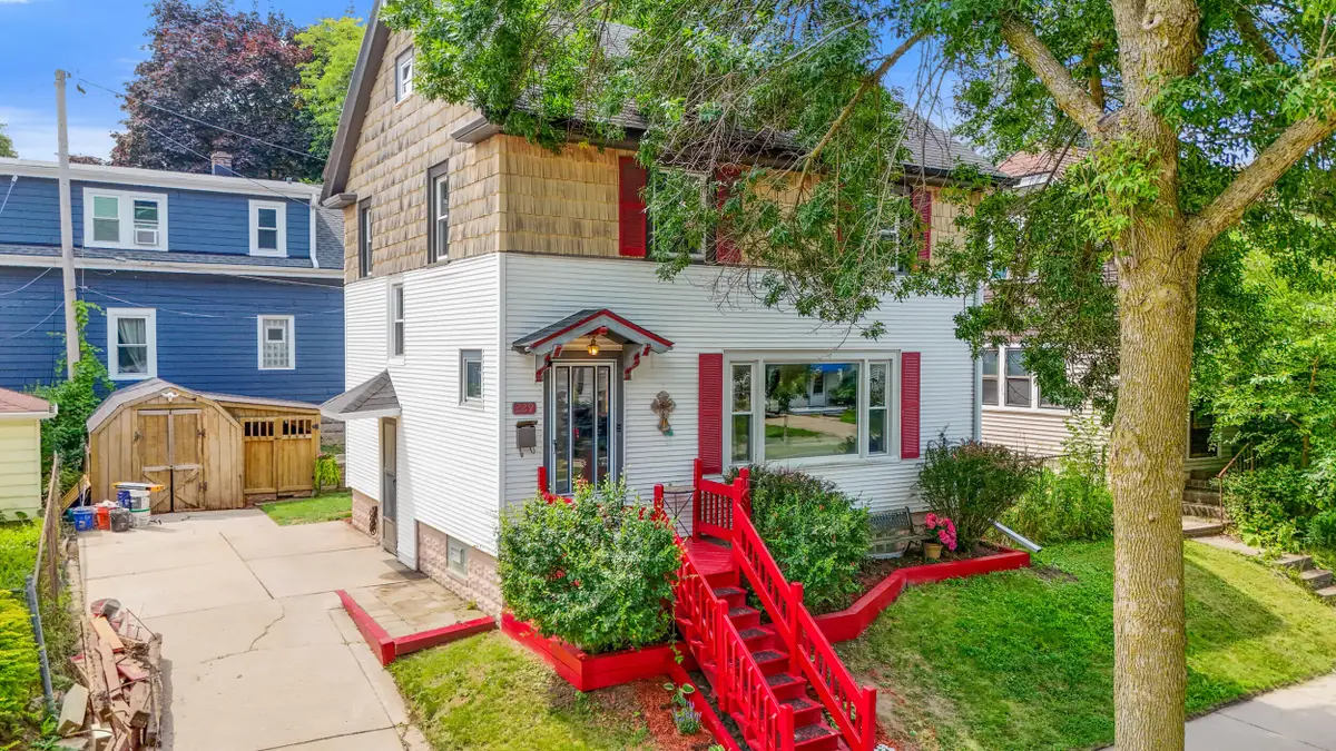 229 E Norwich St, Milwaukee, WI 53207 - Image #1