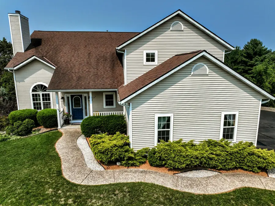 W6272 Apple Ln, Koshkonong, WI 53538 - Image #2