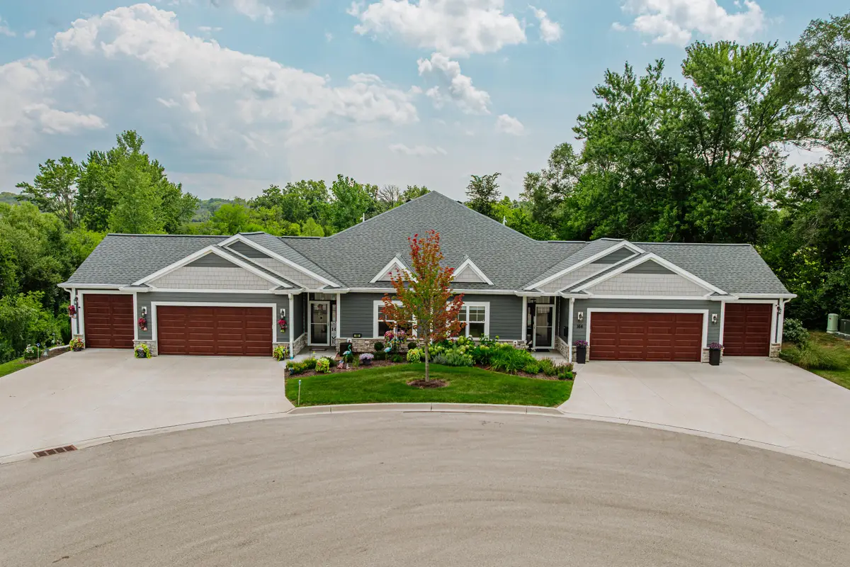 166 Phantom Lake Ct, Mukwonago, WI 53149 - Image #1