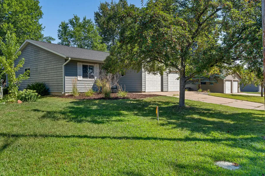 1125 Schafer Dr, Onalaska, WI 54650 - Image #2