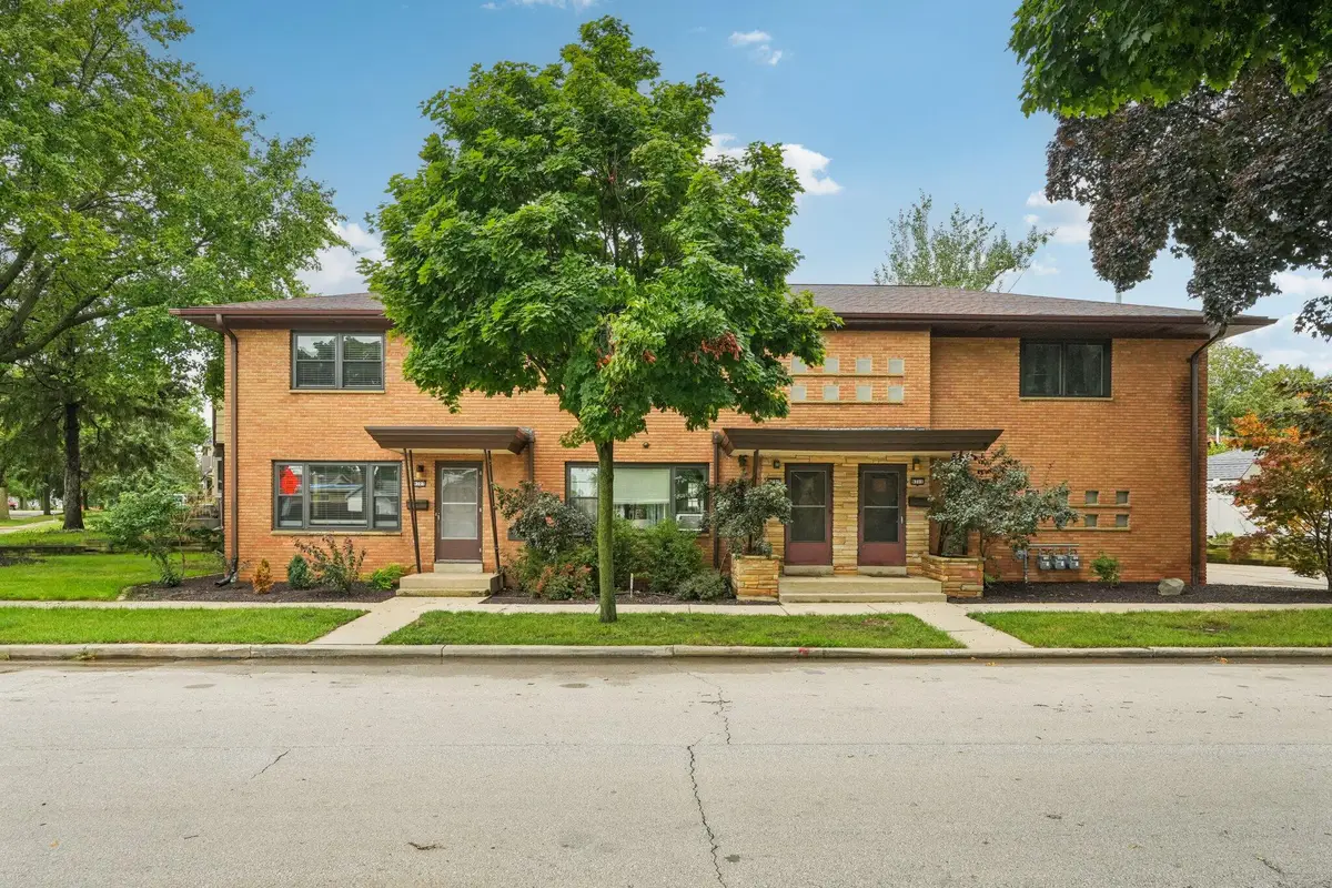 9707 W Metcalf Pl, Milwaukee, WI 53222 - Image #1