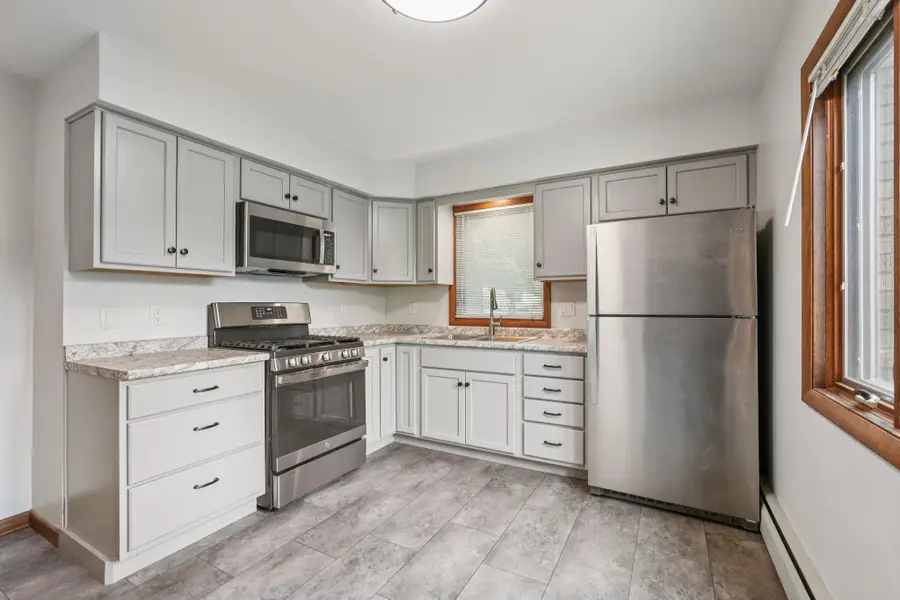 9707 W Metcalf Pl, Milwaukee, WI 53222 - Image #3