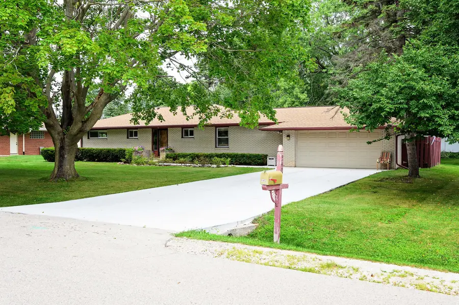 5402 Cynthia Ln, Mount Pleasant, WI 53406 - Image #2